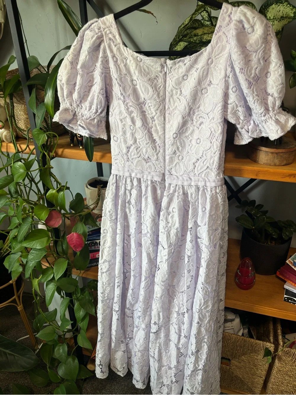 Ivy City Co Lace Midi Dress in Lilac with Puff Sleeves | XS - Picture 7 of 8